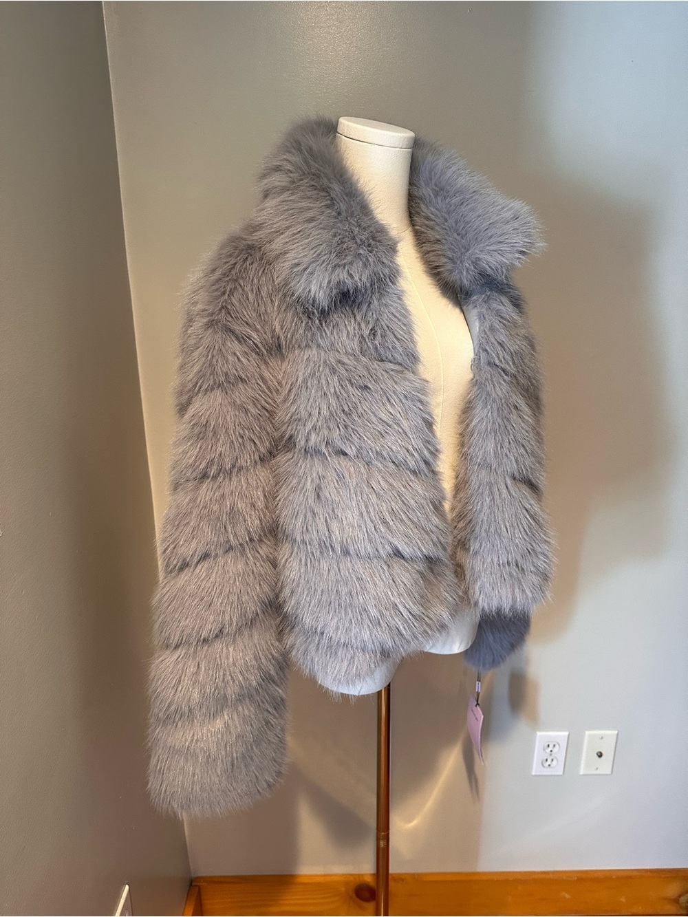 NWT 🆕 AVEC LES FILLES Fluffy Faux Fur Crop Jacket‎ Size L Lined NWT Pockets